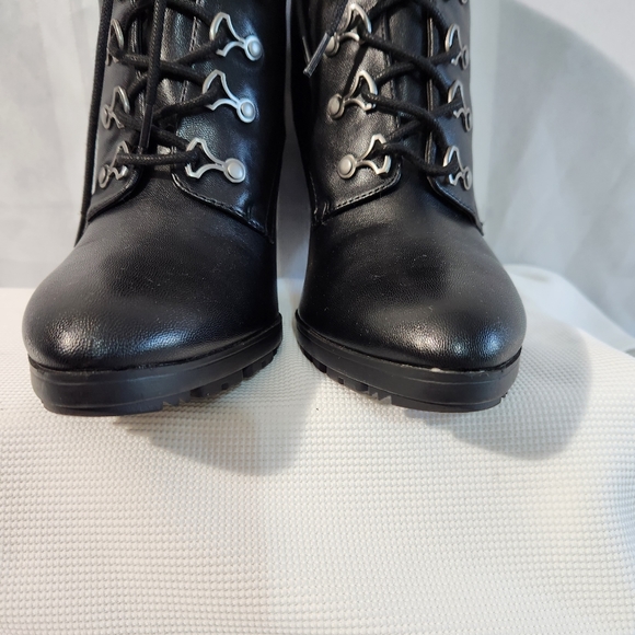 Adrienne Vittadini Trailer Black Leather Block Heel Lace-Up Boots Size 10 M - Picture 2 of 13
